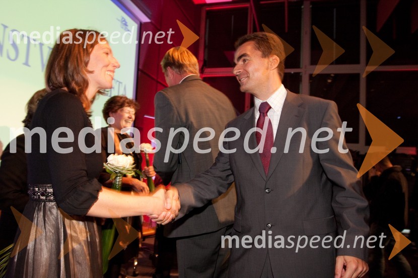 dr. Tina Pangršič, kandidatka za znanstvenico leta 2010 in      Danilo Tomšič, direktor področja prodaja in marketing v podjetju MobitelZnanstvenica leta 2010