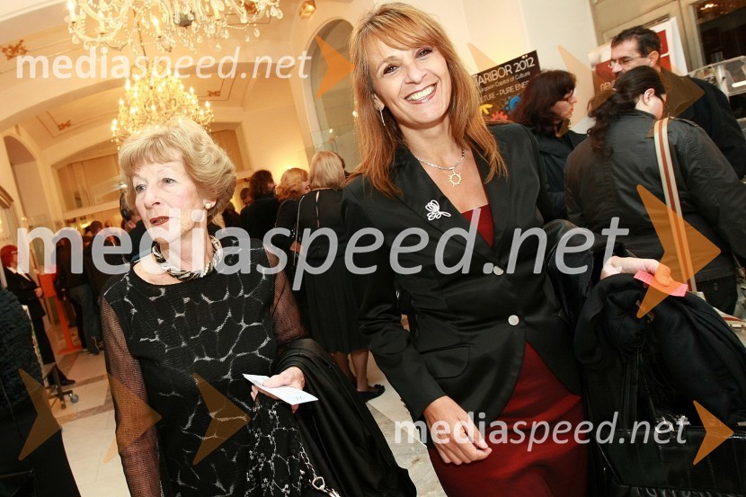 Majda Emeršič in Živa Emeršič, urednica dokumentarnega programa TVS45. Borštnikovo srečanje, otvoritev festivala