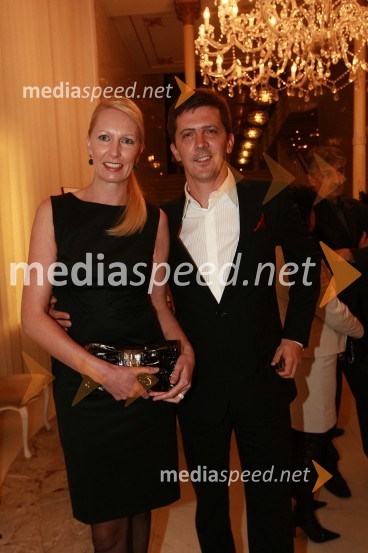 Božidar Novak, partner in svetovalec v komunikacijski skupini SPEM ter njegova soproga Barbara Novak, pomočnica ravnateljice OŠ Angela Besednjaka45. Borštnikovo srečanje, otvoritev festivala