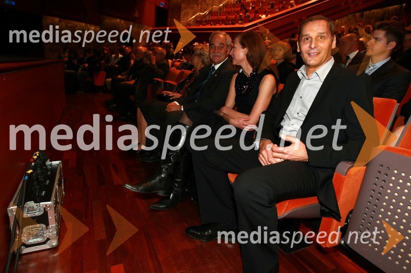 Rudi Moge, nekdanji poslanec DZ in predsednik sveta SNG Maribor, Nataša Matjašec Rošker, igralka in Danilo Rošker, direktor SNG Maribor45. Borštnikovo srečanje, otvoritev festivala