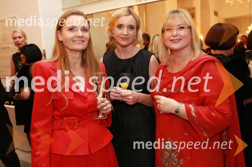 Nevenka Pašek, marketing SNG Maribor, Mojca Pašek, Televizija Slovenija ter Mihela Pašek, sodnica na Okrajnem sodišču Maribor45. Borštnikovo srečanje, otvoritev festivala