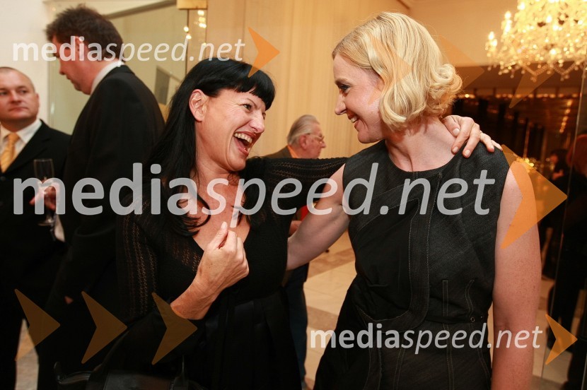 Mag. Helena Cvikl, direktorica Višje strokovne šole za gostinstvo in turizem v Mariboru (VSGT) ter Mojca Pašek, Televizija Slovenija
45. Borštnikovo srečanje, otvoritev festivala