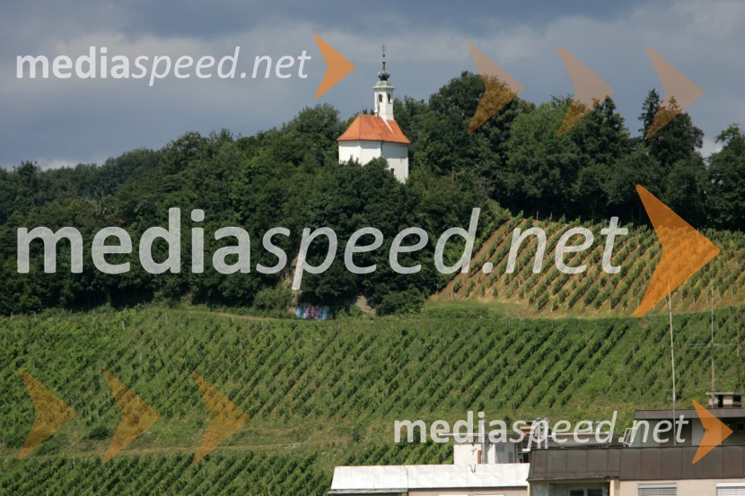 Pogled na Maribor iz zvonika Stolne cerkve.Maribor, Slovenija