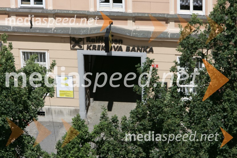 Pogled na Maribor iz zvonika Stolne cerkve. Stavba Krekove banke, Slomškov trgMaribor, Slovenija