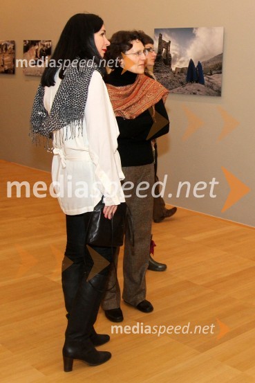 Zdenka Badovinac, direktorica Moderne galerije in Lara Štrumej, kustosinjaManca Juvan, odprtje razstave