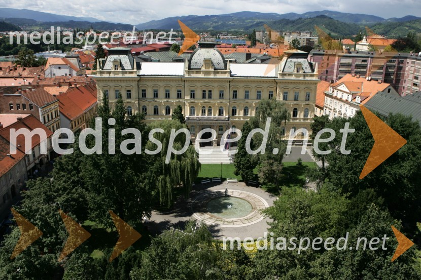 Pogled na Maribor iz zvonika Stolne cerkve. Rektorat Univerze v Mariboru, Slomškov trg MariborMaribor, Slovenija