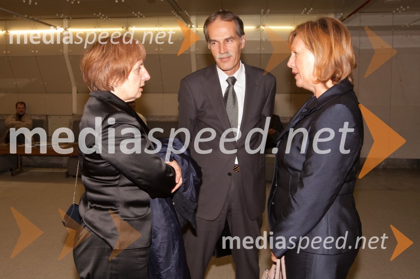 Tatjana Fink, direktorica podjetja Trimo Trebnje d.d., Samo in Jana NučičSlovenska gazela 2010