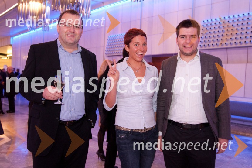 Srečo Mrvar, direktor zaožbe Učila, Tjaši Artnik Knibbe, novinarka, predsednica organizacijskega odbora Gazela 2006-2008 in Dominik MrvarSlovenska gazela 2010