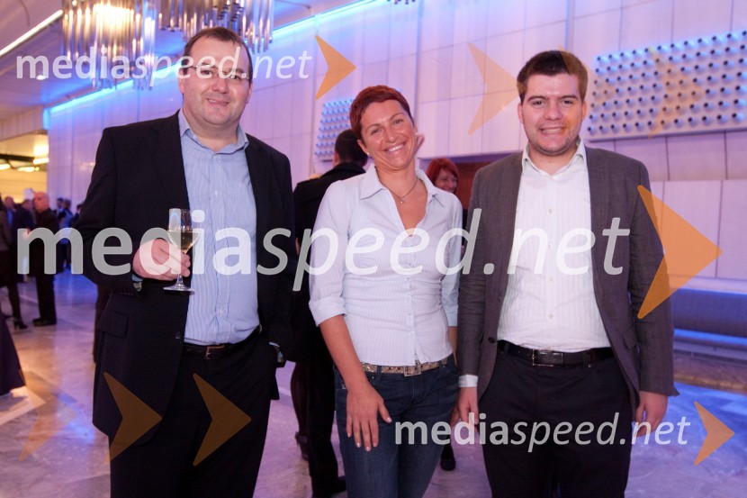 Srečo Mrvar, direktor zaožbe Učila, Tjaši Artnik Knibbe, novinarka, predsednica organizacijskega odbora Gazela 2006-2008 in Dominik MrvarSlovenska gazela 2010