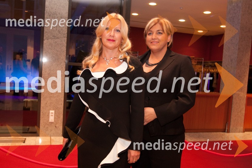 Dragica Gantar, direktorica razvoja v Lisci in Dušanka Pavčnik, direktorica nabave v Lisci
Lisca, predstavitev kolekcije pomlad in poletje 2011