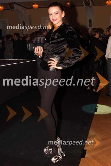 Nina Osenar, voditeljicaLisca, predstavitev kolekcije pomlad in poletje 2011