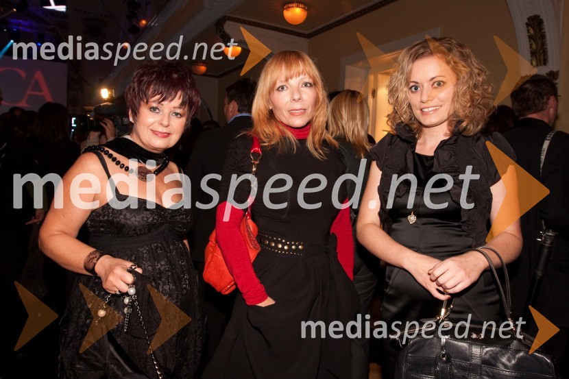 Zdenka Kahne, lastnica in direktorica kozmetike Kahne, Vlasta Cah Žirovnik, modna novinarka ter Nina KahneLisca, predstavitev kolekcije pomlad in poletje 2011