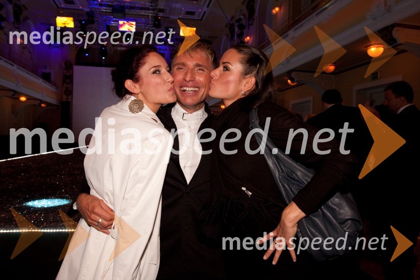 Anamarija Avbelj, Miss Universe Slovenije 2008, Igor Jelen Iggy, lastnik plesnega studia Igen in Rima Salman, manekenka
Lisca, predstavitev kolekcije pomlad in poletje 2011