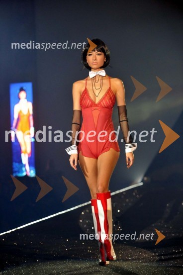 Samanta Škrjanec, finalistka za Slovenski Top Model 2010Lisca, predstavitev kolekcije pomlad in poletje 2011