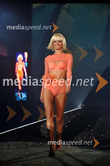 Nadya Bychkova, plesalka in manekenkaLisca, predstavitev kolekcije pomlad in poletje 2011