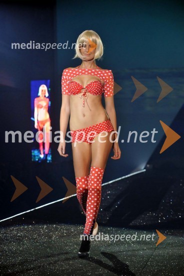 Lisca, predstavitev kolekcije pomlad in poletje 2011