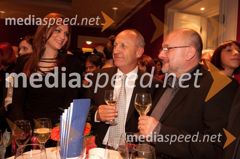 Manca Špik, pevka, Branko Pavlin, predsednik uprave časopisne družbe Dnevnik in Zmago Jelinčič Plemeniti, poslanec ter vodja SNSLisca, predstavitev kolekcije pomlad in poletje 2011