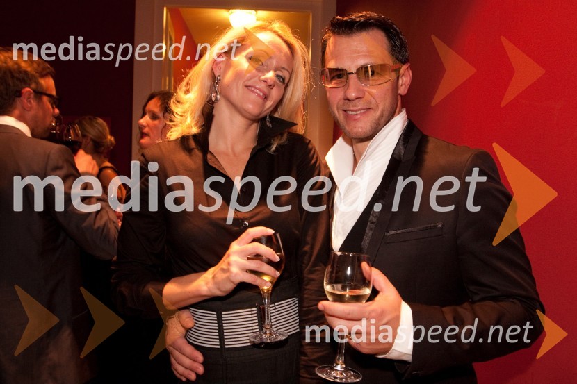 Marko Vozelj, pevec in soproga TinaLisca, predstavitev kolekcije pomlad in poletje 2011