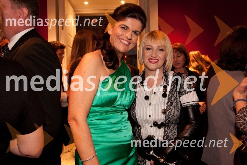 Vesna Južna, lastnica podjetja Lisca in Urška Drofenik, modna oblikovalkaLisca, predstavitev kolekcije pomlad in poletje 2011