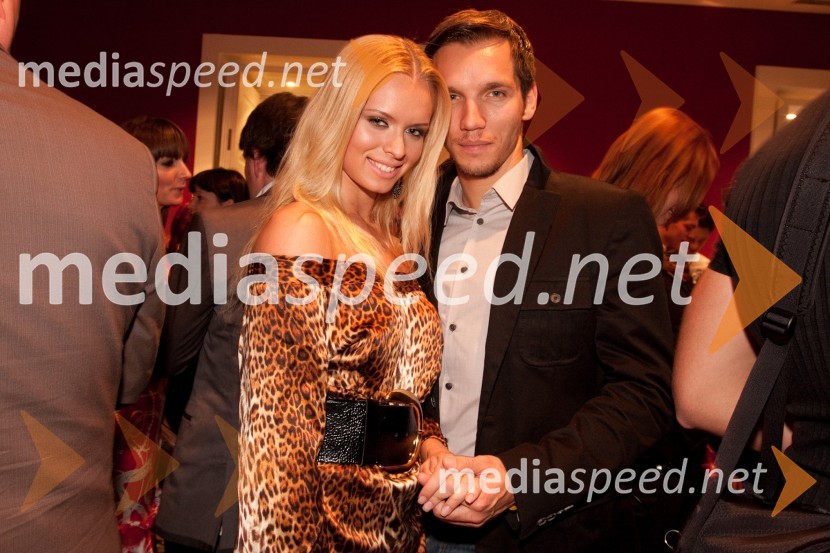 Nadya Bychkova, plesalka in manekenka in Peter Klinc, mister Slovenije 2009Lisca, predstavitev kolekcije pomlad in poletje 2011