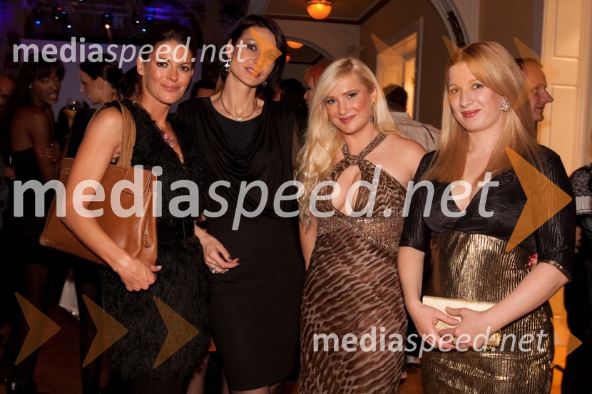 Nataša Dobelšek, manekenka, Tamara Busar, vodja marketinga pri Lisci d.d., Danica Lovenjak, tv voditeljica in Nataša Markovič, novinarkaLisca, predstavitev kolekcije pomlad in poletje 2011