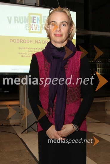 Barbara Čeferin, fotografinja in organizatorka dogodkaV rumenem okvirju, dobrodelna dražba