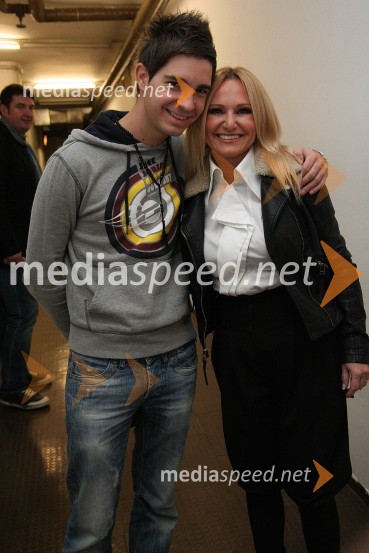 Denis Škerget, igralec, voditelj in maneken ter Nuša Derenda, pevkaVeliko srce za mamograf