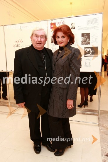 Jurij Souček, igralec in dobitnik Borštnikovega prstana 1994 in Milena Morača, operna pevka       
Borštnikov prstan prejel Janez Hočevar Rifle