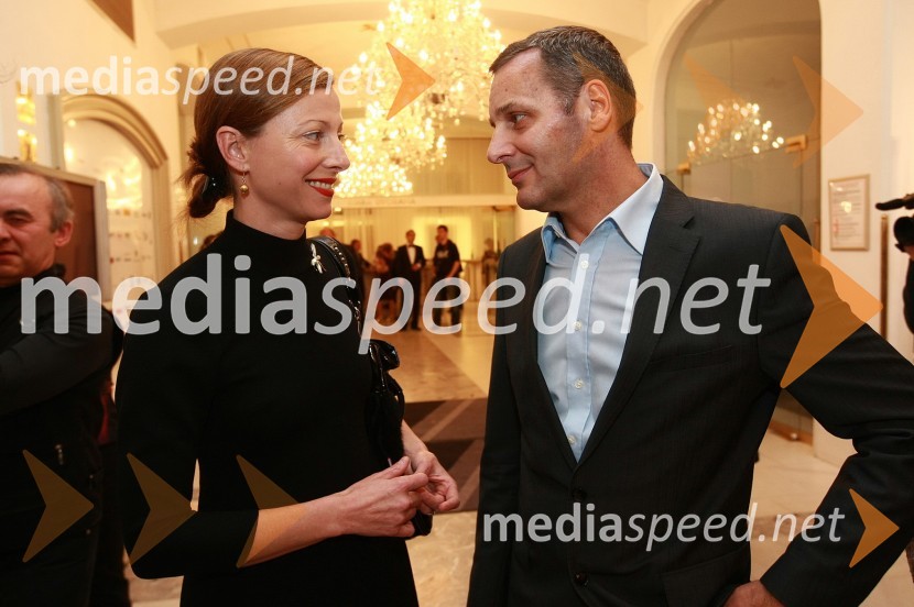 	Nataša Matjašec Rošker, igralka in Danilo Rošker, direktor SNG MariborBorštnikov prstan prejel Janez Hočevar Rifle