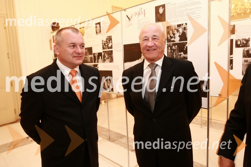 Franc Kangler, župan Mestne občine Maribor in Branko Pavlin, predsednik uprave časopisne družbe DnevnikBorštnikov prstan prejel Janez Hočevar Rifle