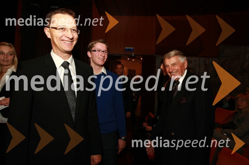 Igor Lukšič, minister za šolstvo in šport, njegov sin ter Demeter Bitenc, igralecBorštnikov prstan prejel Janez Hočevar Rifle