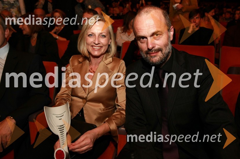 Janez Lombergar, nekdanji programski direktor RTV Slovenija in soproga Barbara Volčič LombergarBorštnikov prstan prejel Janez Hočevar Rifle