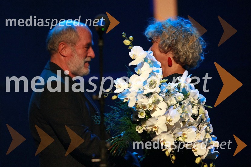 Janez Hočevar Rifle, igralec in dobitnik Borštnikovega prstana 2010 ter Alja Predan, umetniška direktorica Borštnikovega srečanjaBorštnikov prstan prejel Janez Hočevar Rifle