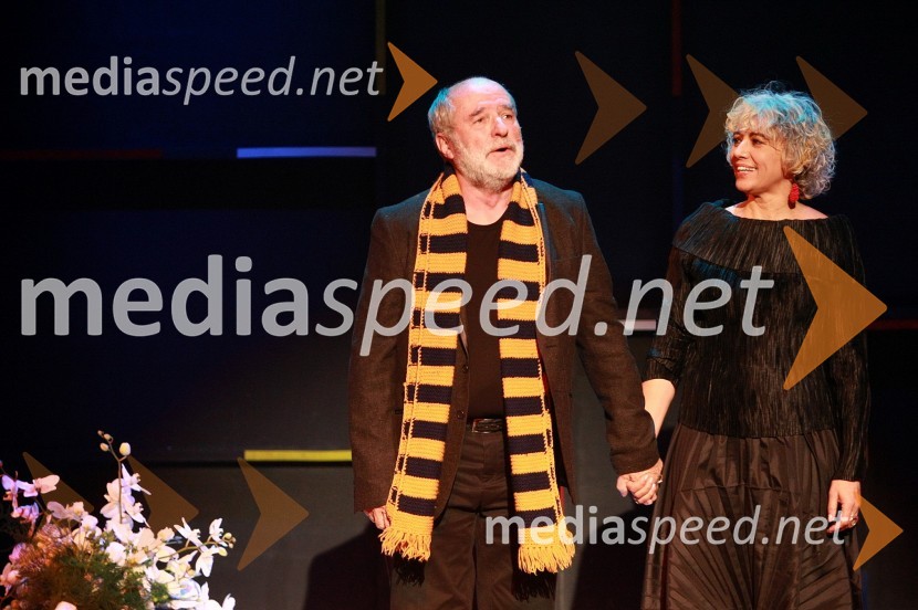 Janez Hočevar Rifle, igralec in dobitnik Borštnikovega prstana 2010 ter Alja Predan, umetniška direktorica Borštnikovega srečanjaBorštnikov prstan prejel Janez Hočevar Rifle