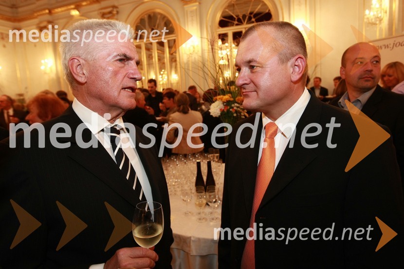 Ludvik Toplak, nekdanji rektor mariborske univerze in Franc Kangler, župan Mestne občine MariborBorštnikov prstan prejel Janez Hočevar Rifle