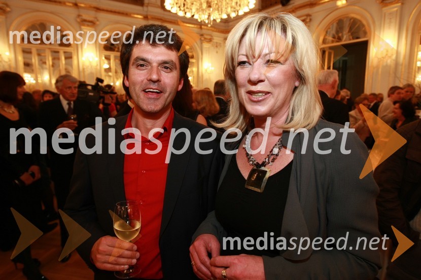 Andrej Vršič in Tatjana Mileta, direktorica GIZ Stari Maribor ter programska vodja festivala ŠpasfestBorštnikov prstan prejel Janez Hočevar Rifle