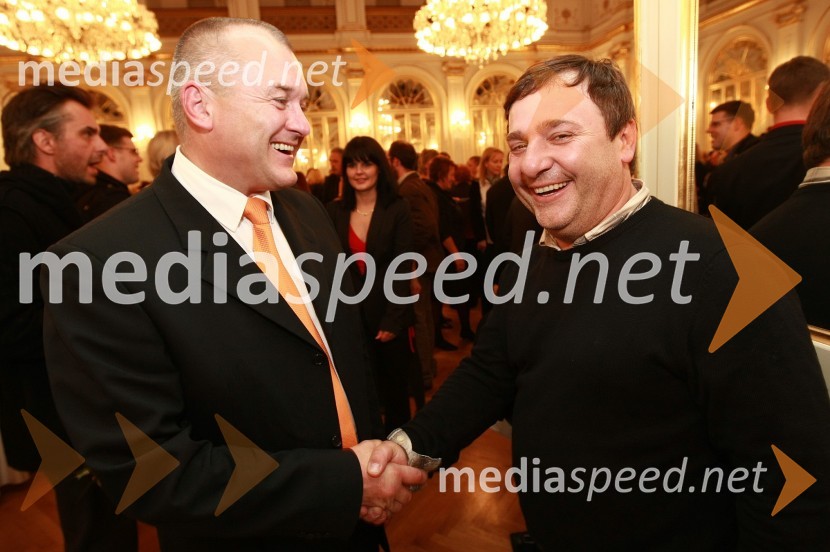 Franc Kangler, župan Mestne občine Maribor in Bojan Emeršič, igralecBorštnikov prstan prejel Janez Hočevar Rifle