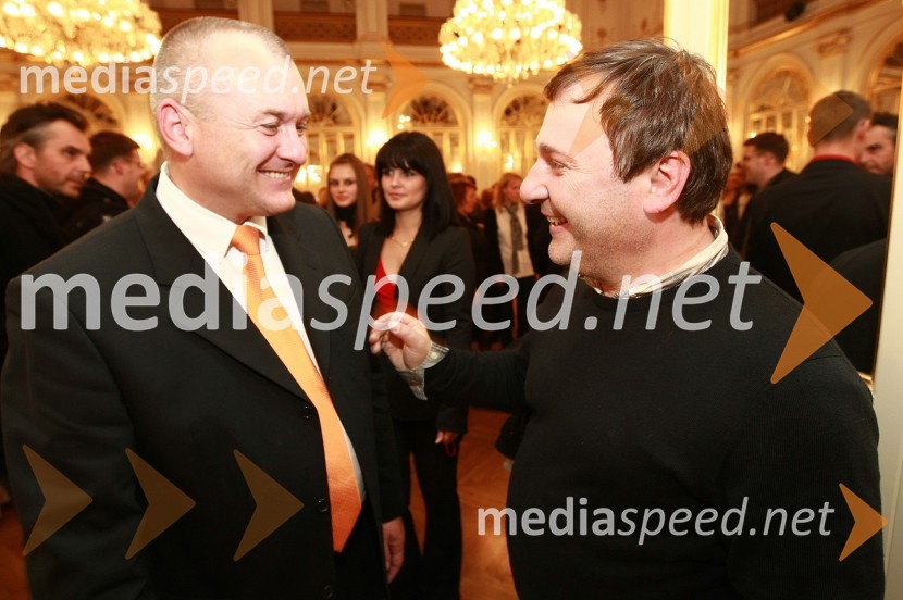 Franc Kangler, župan Mestne občine Maribor in Bojan Emeršič, igralecBorštnikov prstan prejel Janez Hočevar Rifle