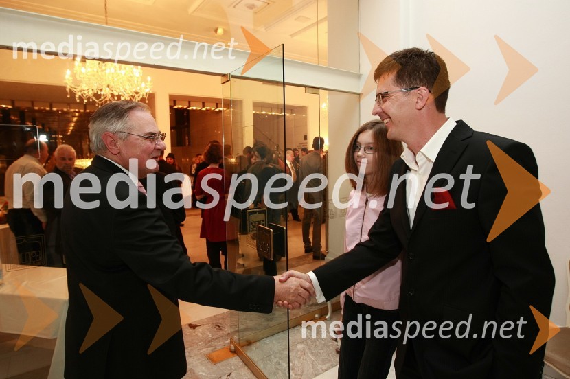 Jože Glogovšek, Ekipa za Maribor, Božidar Novak, partner in svetovalec v komunikacijski skupini SPEM in hčerka NejaBorštnikov prstan prejel Janez Hočevar Rifle