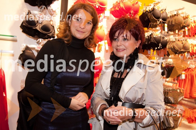 Urška Čopar, vodja prodaje za Slovenijo pri Lisci d.d. in Zdenka Kahne, lastnica in direktorica kozmetike KahneLisca, odprtje nove trgovine v Cityparku v Ljubljani