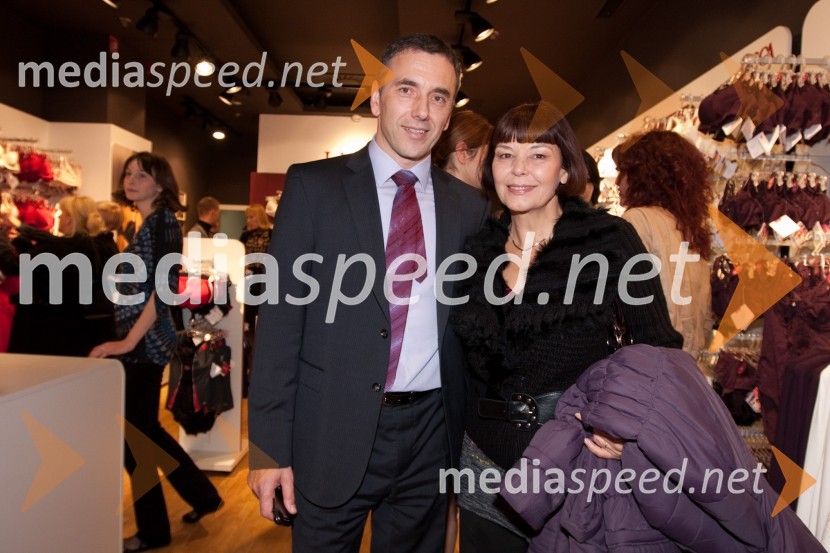 Goran Kodelja, generalni direktor podjetja Lisca d.d. in Nina Gazibara, nekdanja manekenkaLisca, odprtje nove trgovine v Cityparku v Ljubljani