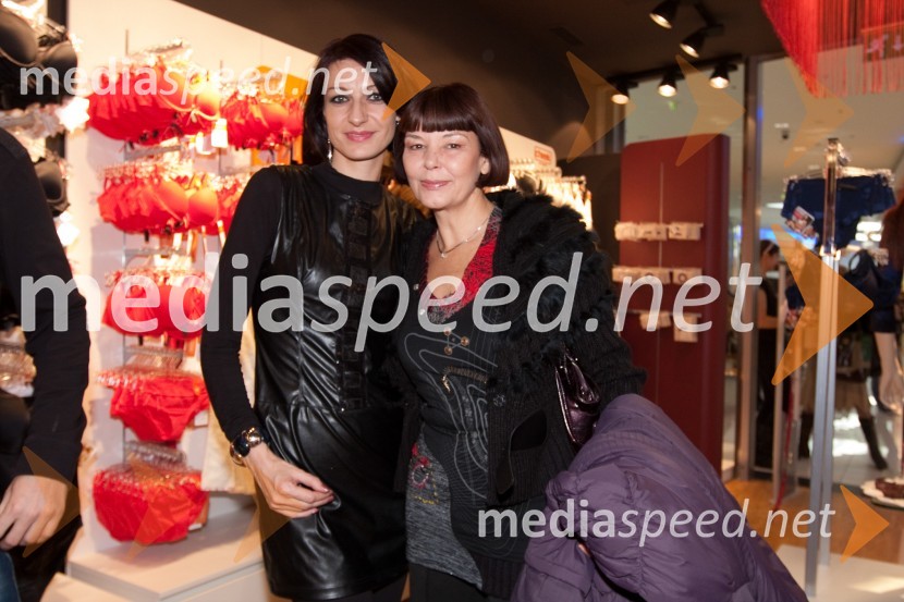 Tamara Busar, vodja marketinga pri Lisci d.d. in Nina Gazibara, nekdanja manekenkaLisca, odprtje nove trgovine v Cityparku v Ljubljani