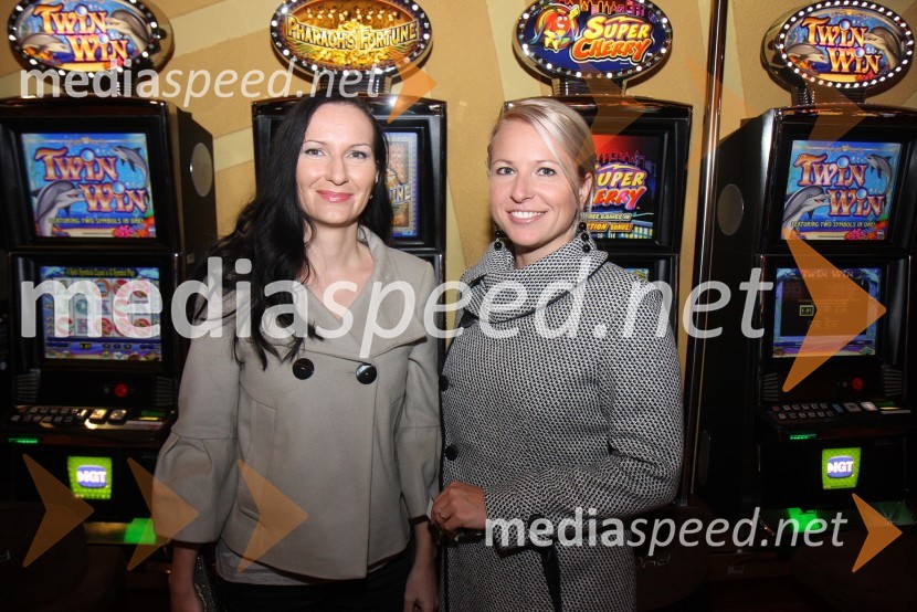 Vesna Vujinovič, urednica na radiu Center in Jasna Žaler, Halcom d.o.oMagnifico in Balcountry Quartet v Mondu