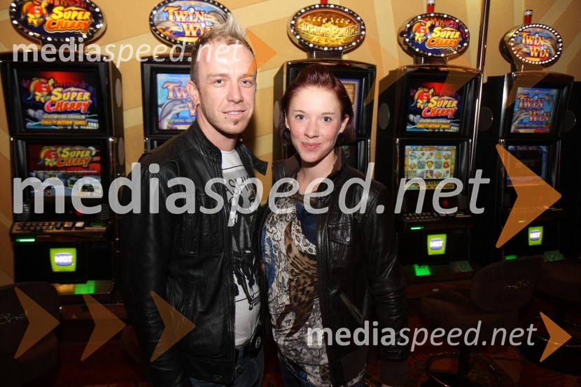 Goran Pfeifer, frizer s spremljevalkoMagnifico in Balcountry Quartet v Mondu