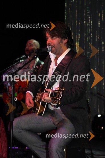 Robert Pešut - Magnifico, glasbenikMagnifico in Balcountry Quartet v Mondu