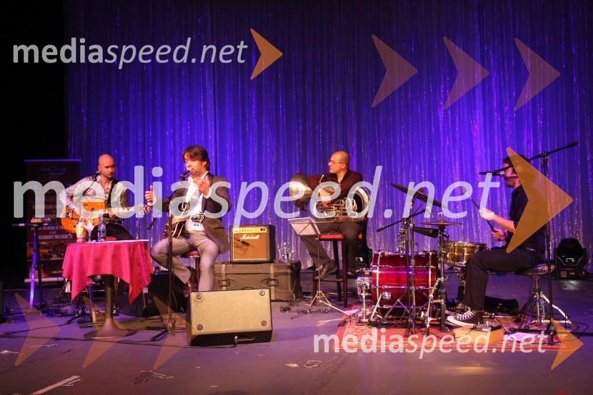 Robert Pešut - Magnifico, glasbenik in Balcountry QuartetMagnifico in Balcountry Quartet v Mondu