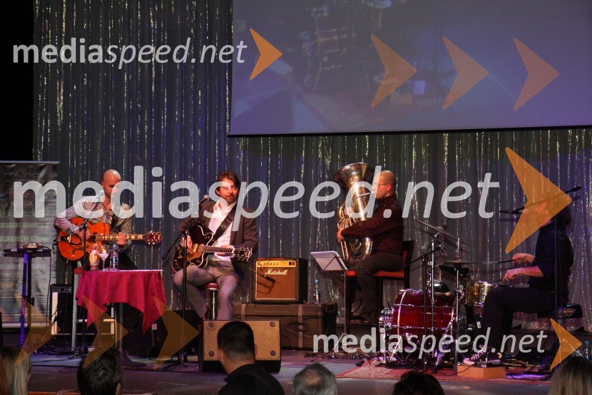 Robert Pešut - Magnifico, glasbenik in Balcountry QuartetMagnifico in Balcountry Quartet v Mondu