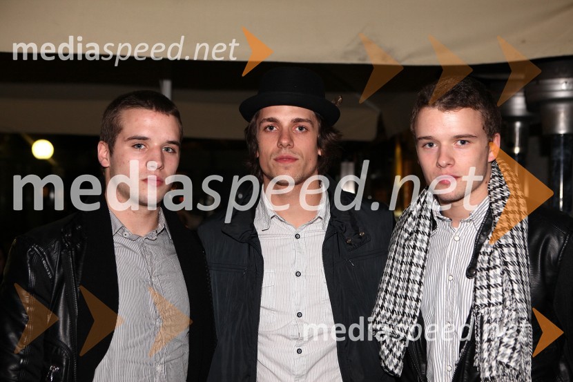 Enej in Žiga Jurečič, plesalca Maestro in Anže Škrube, plesalec ter koreograf MaestroErik, premiera videospota Ljubezen na prvi pogled