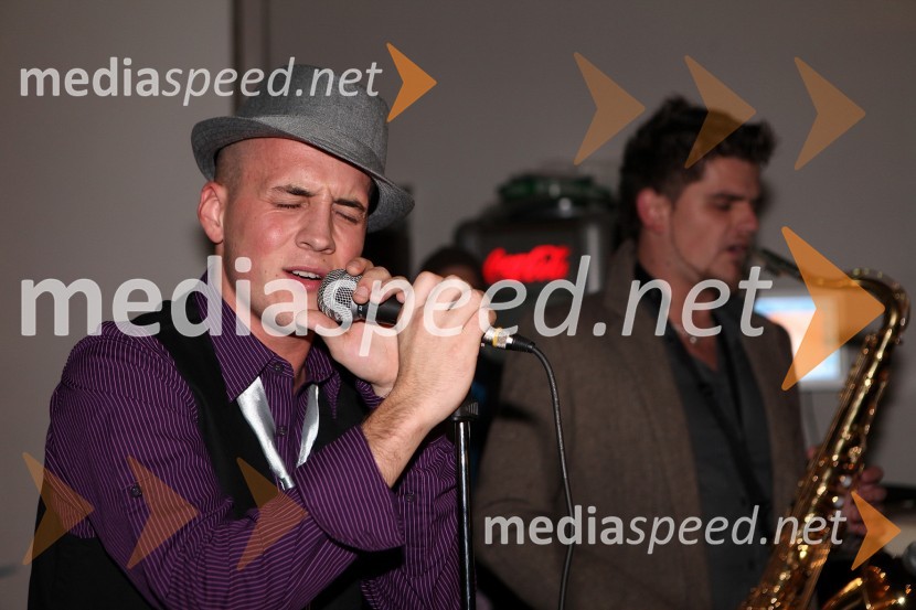 Erik Felicijan, pevec in Vili Pregelj, saksofonistErik, premiera videospota Ljubezen na prvi pogled