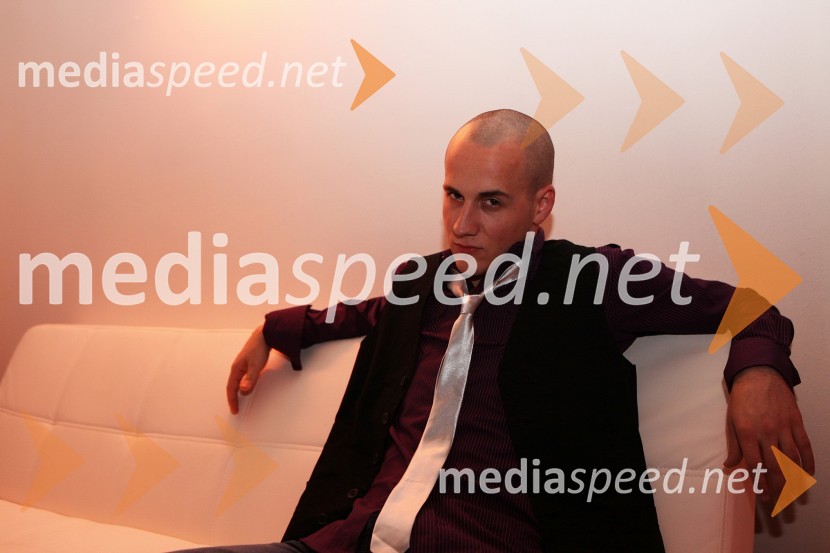 Erik Felicijan, pevecErik, premiera videospota Ljubezen na prvi pogled